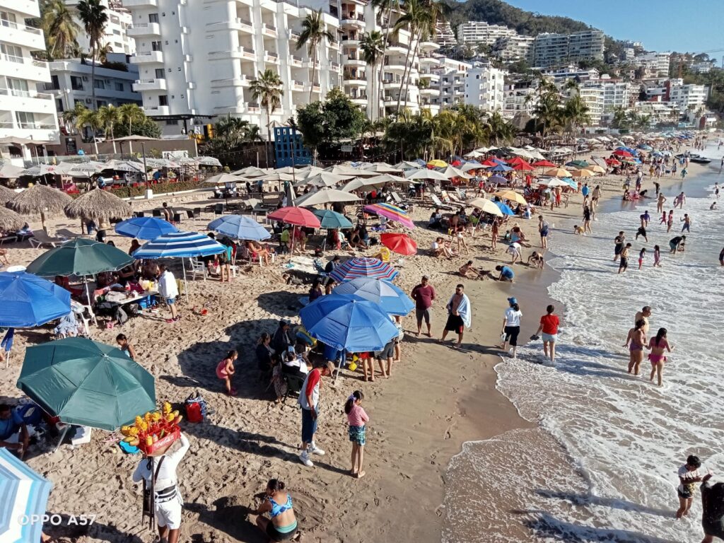 Turistas ya disfrutan de Puerto Vallarta