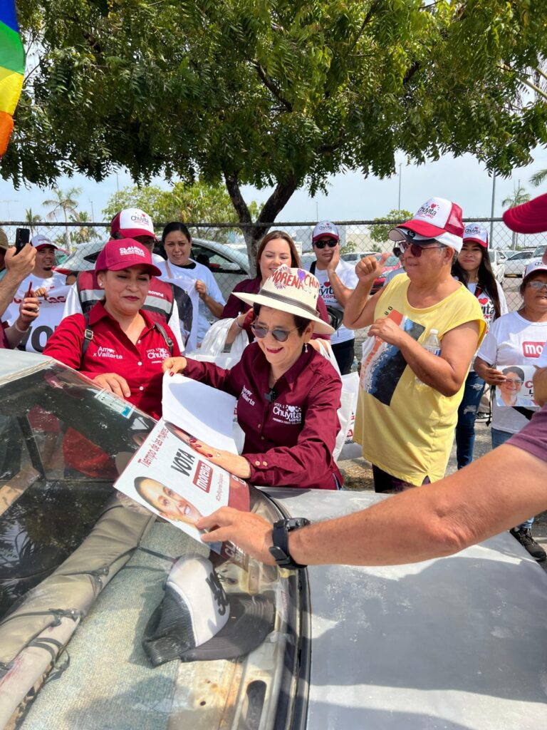 Magno crucero en apoyo a Chuyita López