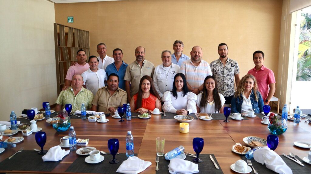 Residentes de Marina Vallarta listos para trabajar con Ramón Guerrero
