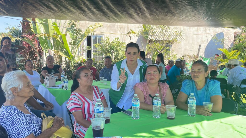 Total apoyo para Magaly Fregoso en la Cruz de Loreto