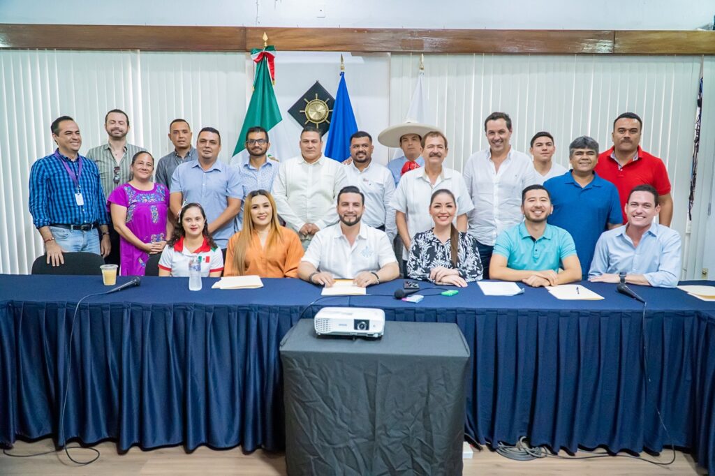 Refrenda Luis Munguía su compromiso con los deportistas vallartense