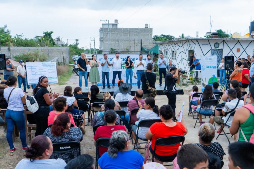Agradecen vecinos de la colonia Los Lagos obras del Bien de Seapal