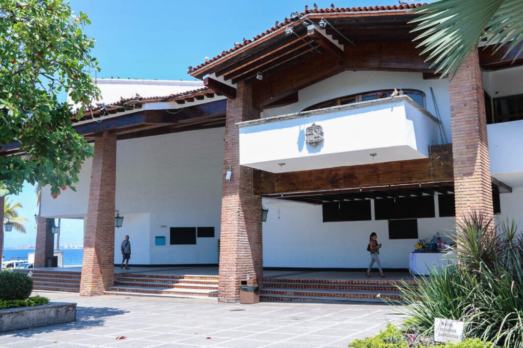 Paran contrataciones en el Ayuntamiento