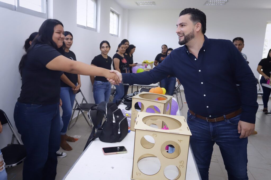 Munguía le apuesta al desarrollo de la gente
