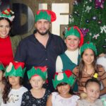 Familia DIF enciende tradicional árbol navideño