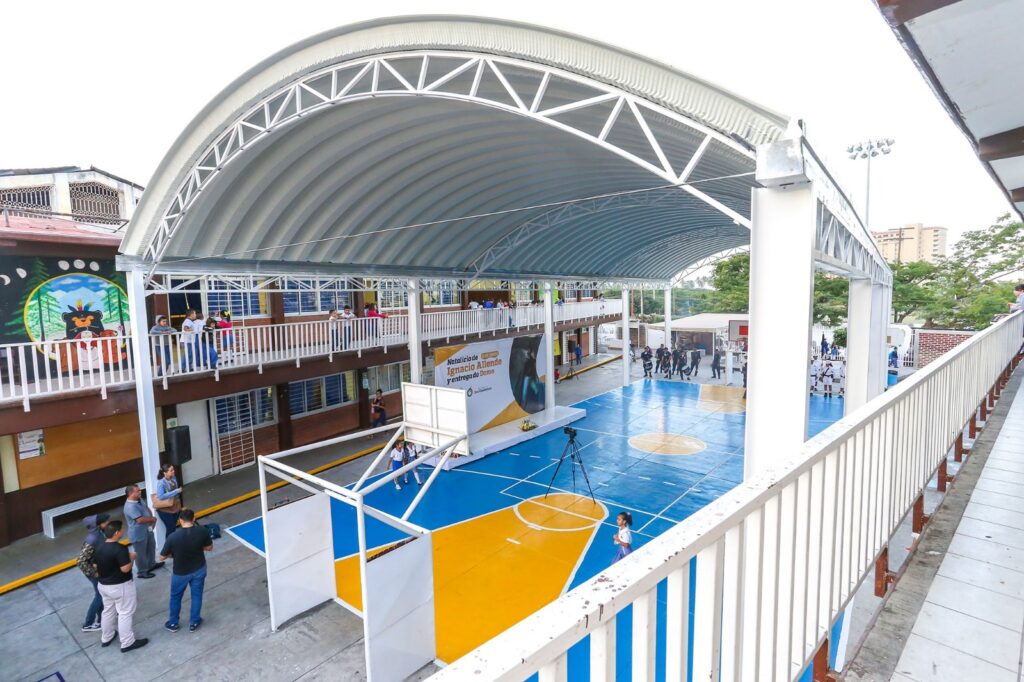Proyecta Munguía construir 36 domos escolares en su administración