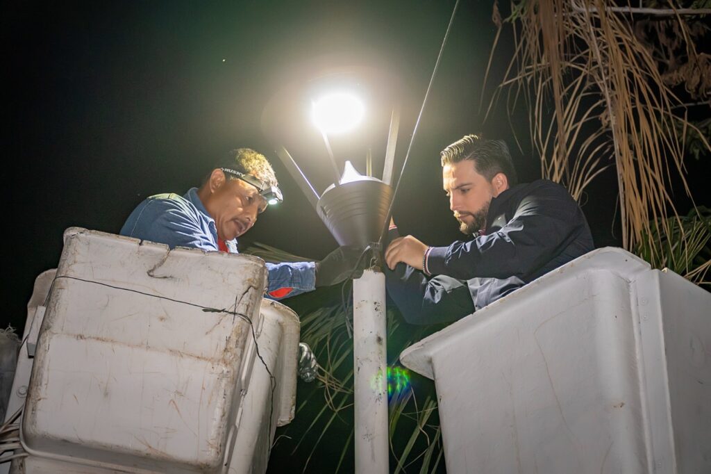 El Gobierno del Bien mejora iluminación en el Parque Lineal