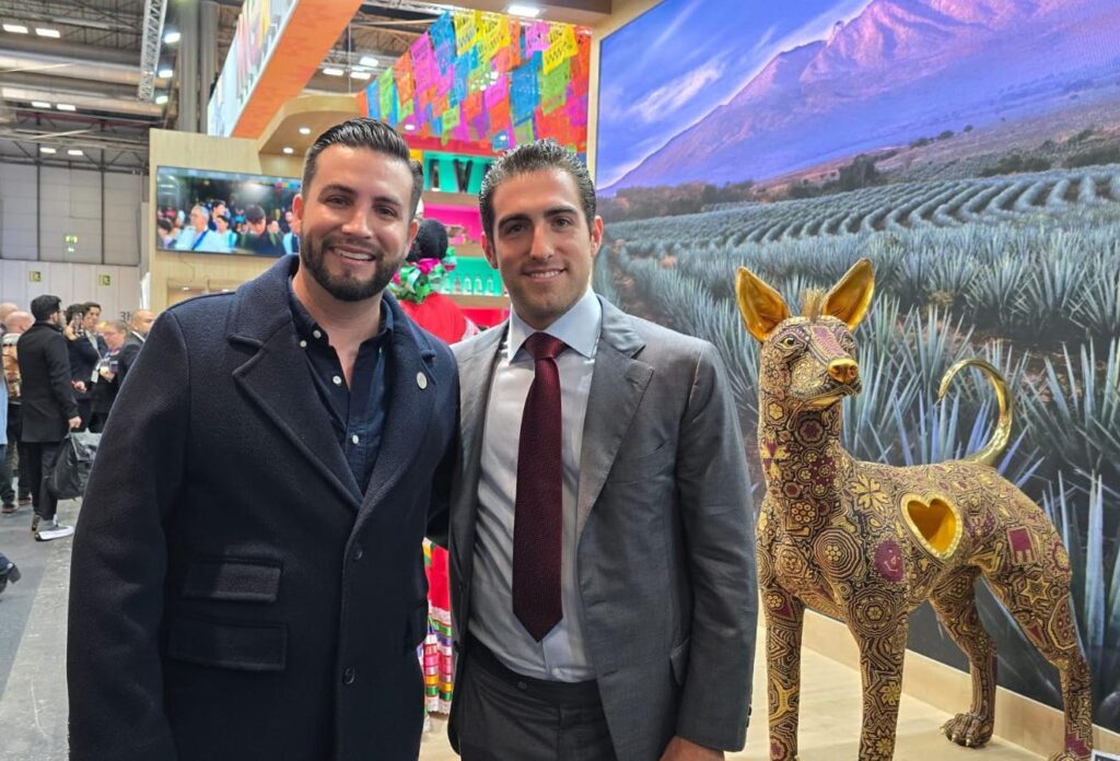 Luis Munguía se reúne en FITUR con el presidente de la Comisión de Turismo del Senado de la República