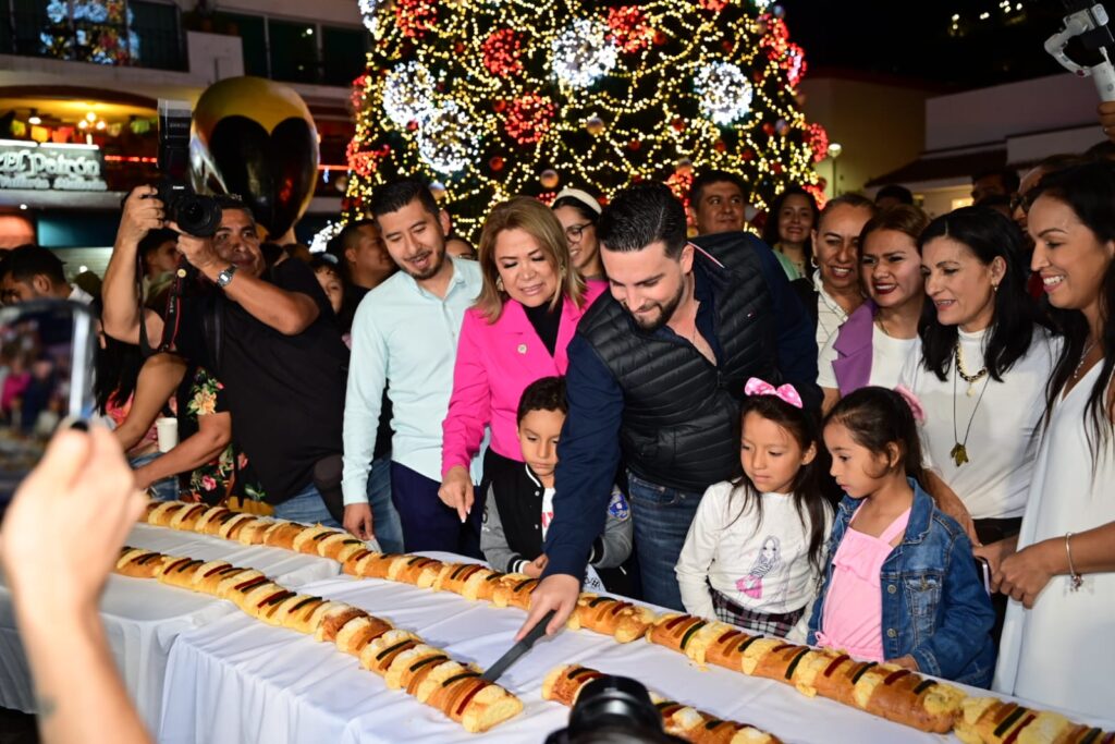 Celebra Munguía día de Reyes con rosca de más de 1 kilómetro de largo