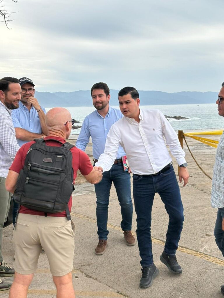 Atiende SEAPAL a vecinos de Las Amapas