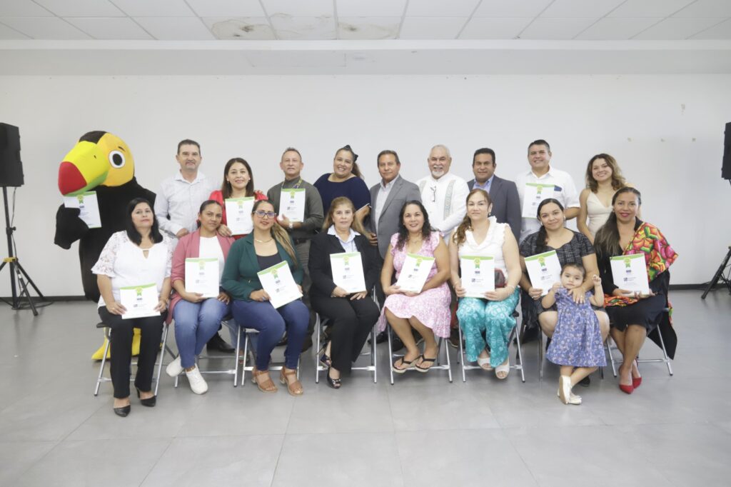 Gobierno de Luis Munguía apoya la formación de docentes de Vallarta