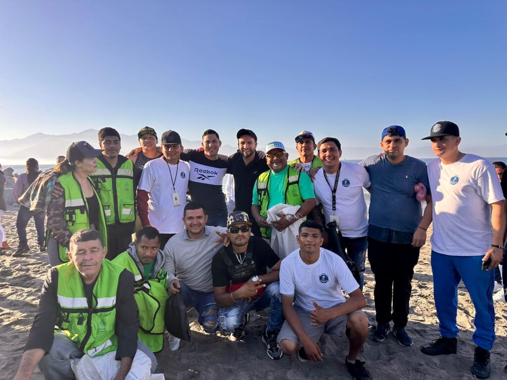Exitosa la limpieza de playa de Boca Negra en Marina Vallarta