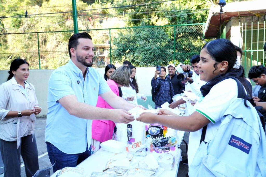 Gobierno de Munguía sigue invirtiendo en la educación