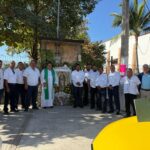 Taxistas y vecinos se unen en un altar de fe y devoción