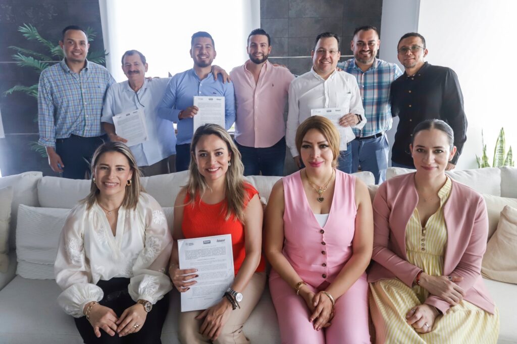 Firma Munguía convenio con FONACOT para beneficiar a trabajadores municipales