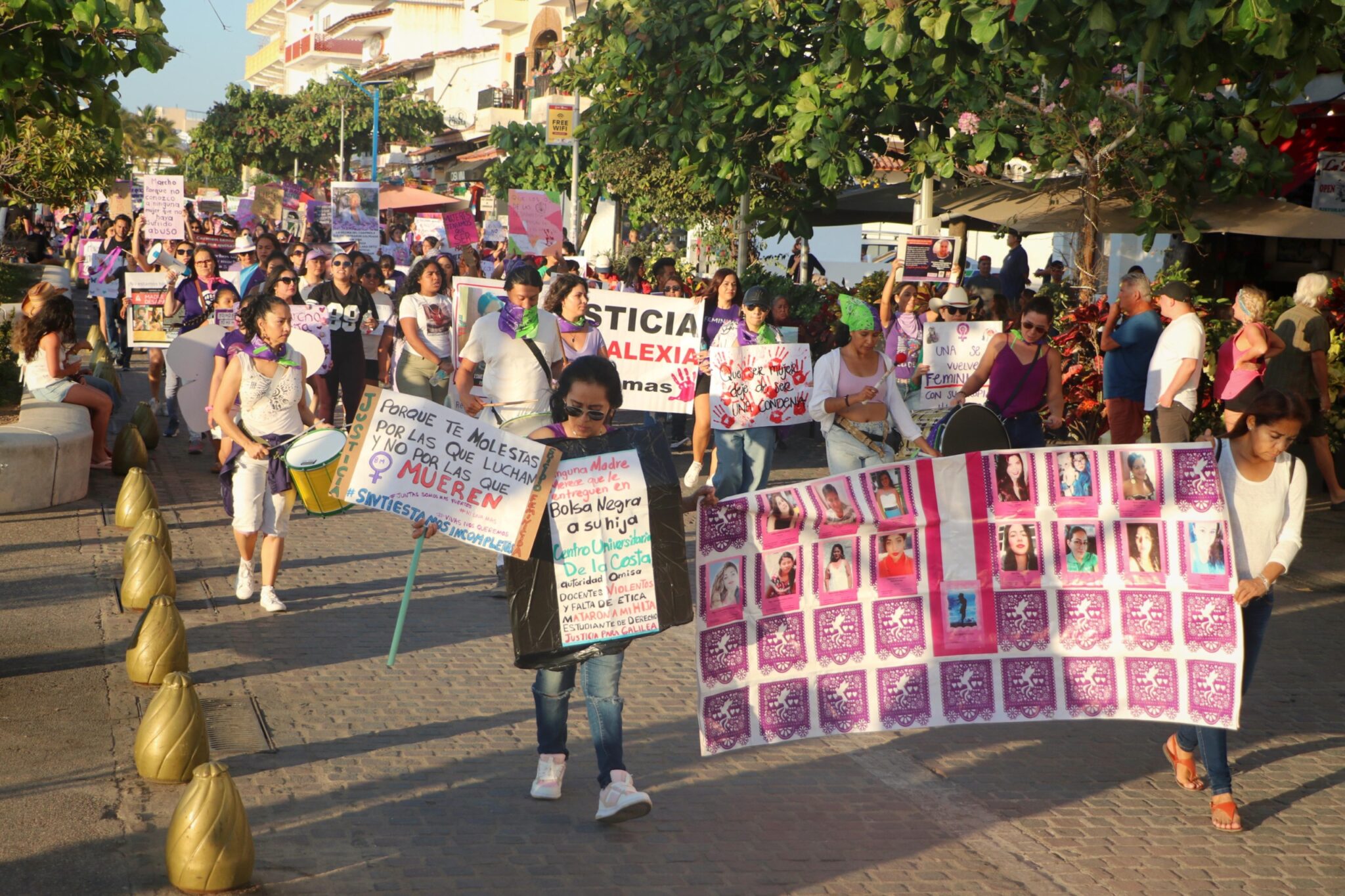 Mujeres de Puerto Vallarta alzan la voz en el 8M – VallartaEsBello.com
