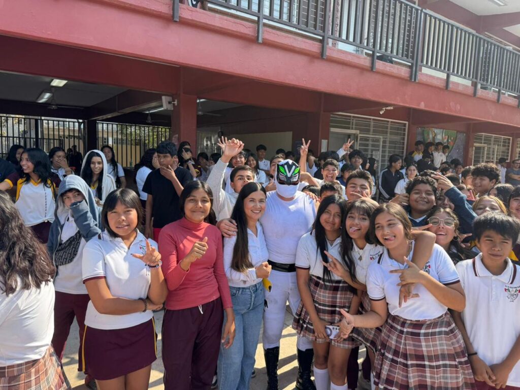 Súper Tucán llega a la Secundaria Foránea 78 para promover una vida sin drogas