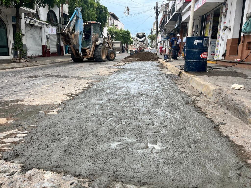 SEAPAL Vallarta concluye reposición de empedrado en calle Libertad