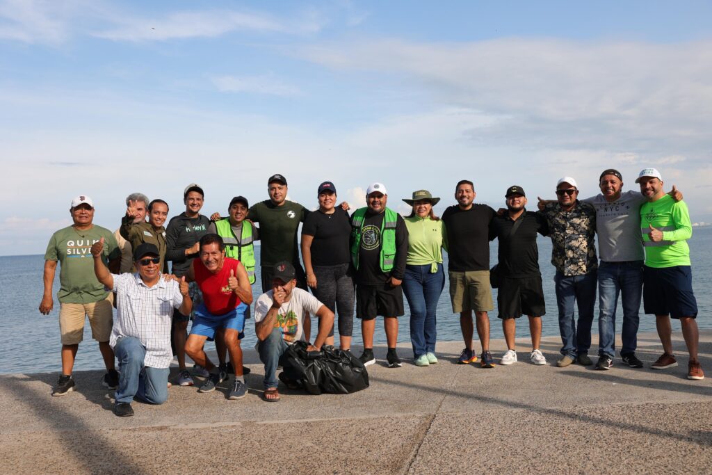 Más de 450 voluntarios se unieron a la limpieza de playa Camarones y Olas Altas