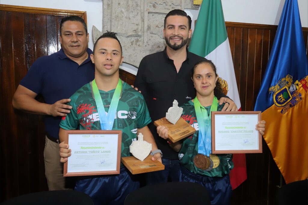 Luis Munguía reconoce a atletas destacados del deporte adaptado