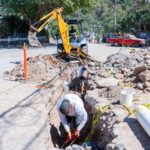 Cuadrillas de SEAPAL, trabajan bajo tierra para restablecer el servicio