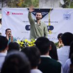 Luis Munguía apadrina a egresados de la Secundaria General #84