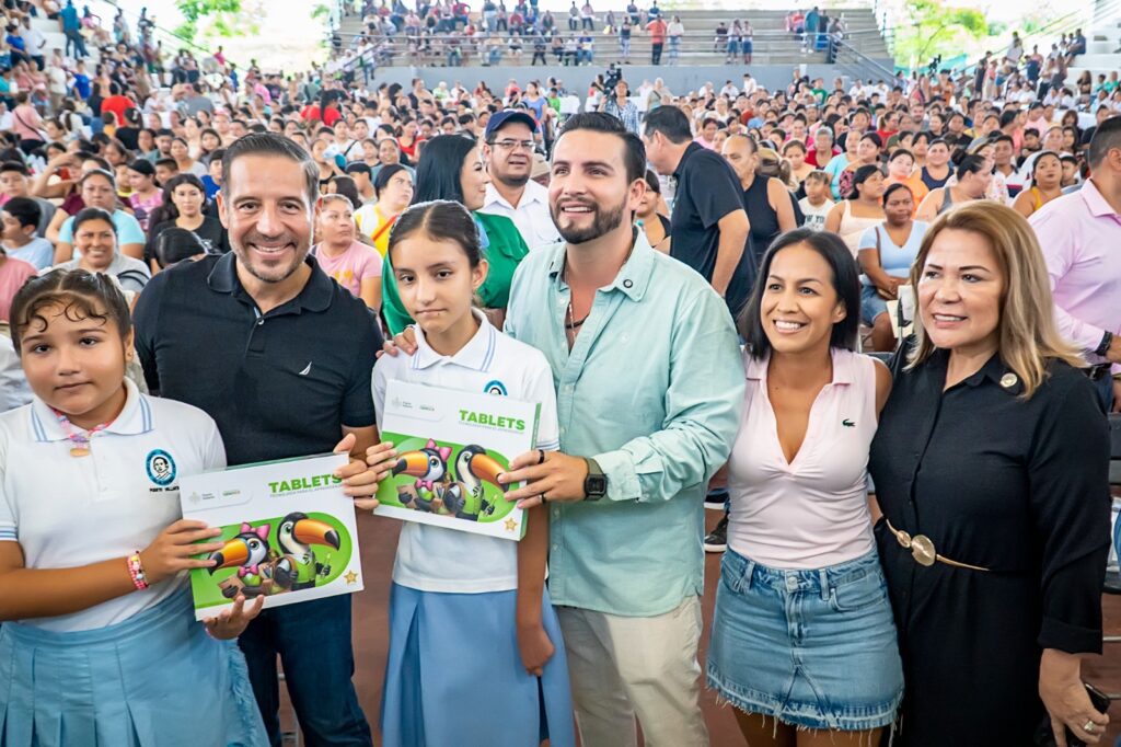 Seguimos cumpliendo nuestros compromisos con la educación de las niñas y niños: Munguía