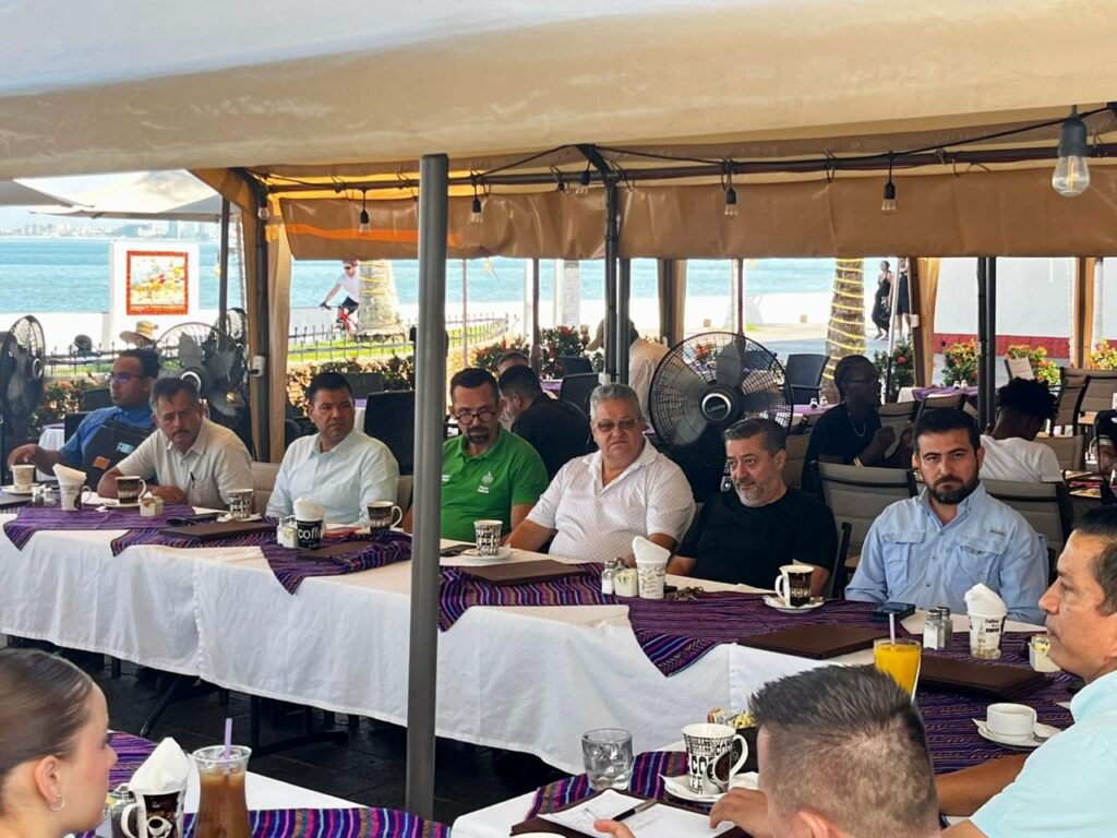 El Gobierno del Bien escucha a los locatarios del Centro Histórico de Vallarta