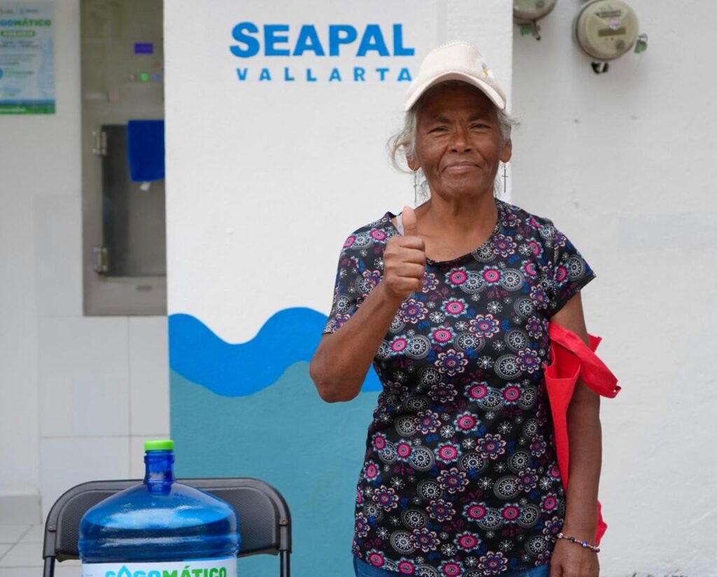 Vecinas de Bugambilias celebran la reapertura de su Gogomático
