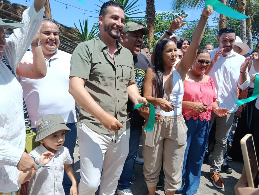 Inaugura Munguía el primer club de playa público en Palmares