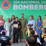 Munguía reconoce la labor de los bomberos en su día