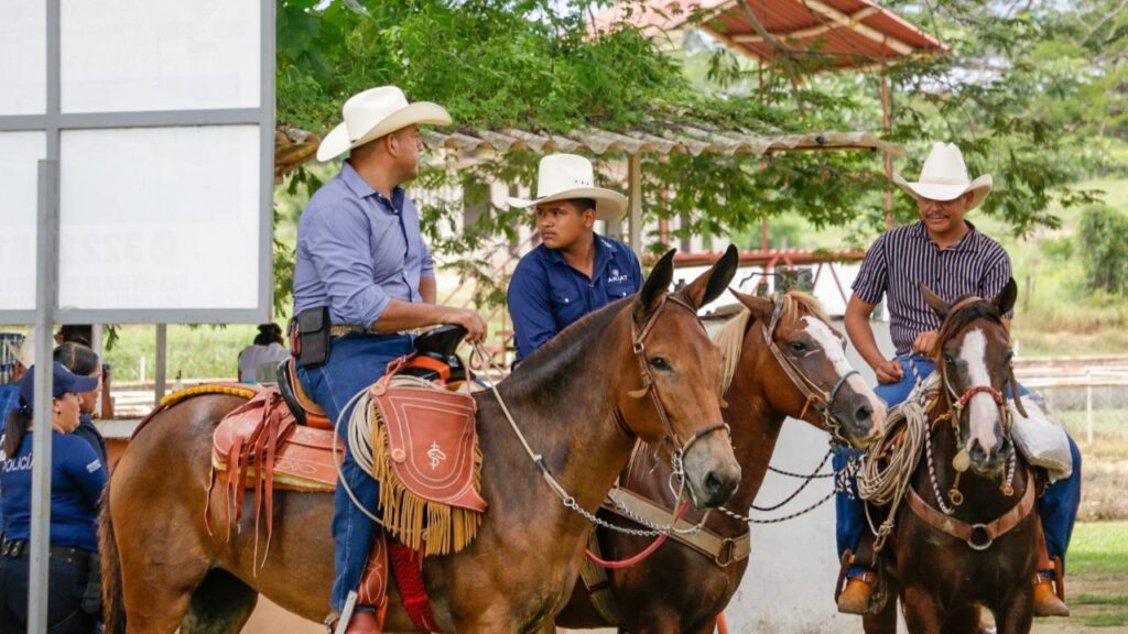 El Colorado se viste de fiesta para sus tradicionales paseadas