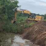 Fomento Agropecuario desazolva canales y arroyos en tiempo record