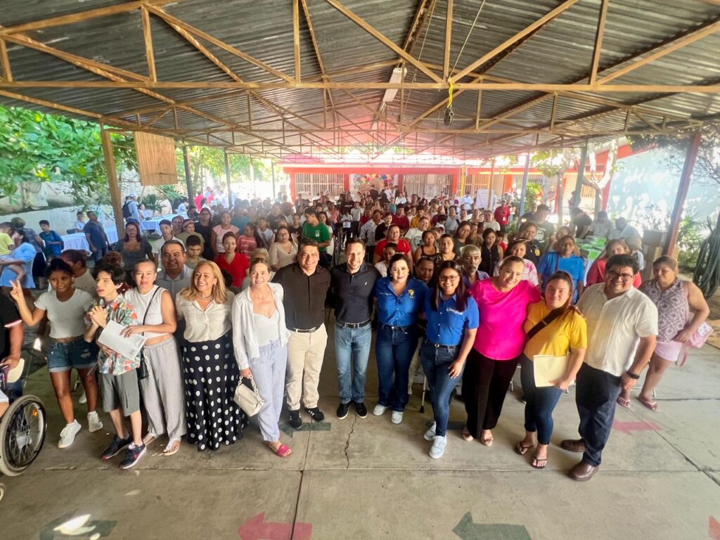 El Gobierno de Munguía entrega apoyo histórico a estudiantes del CAM en Puerto Vallarta