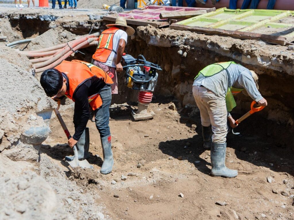SEAPAL Vallarta moderniza red de drenaje en calle Aquiles Serdán
