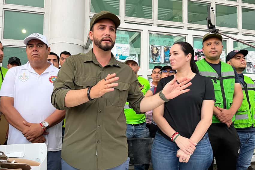 Luis Munguía entrega apoyos inmediatos a familias damnificadas por las lluvias