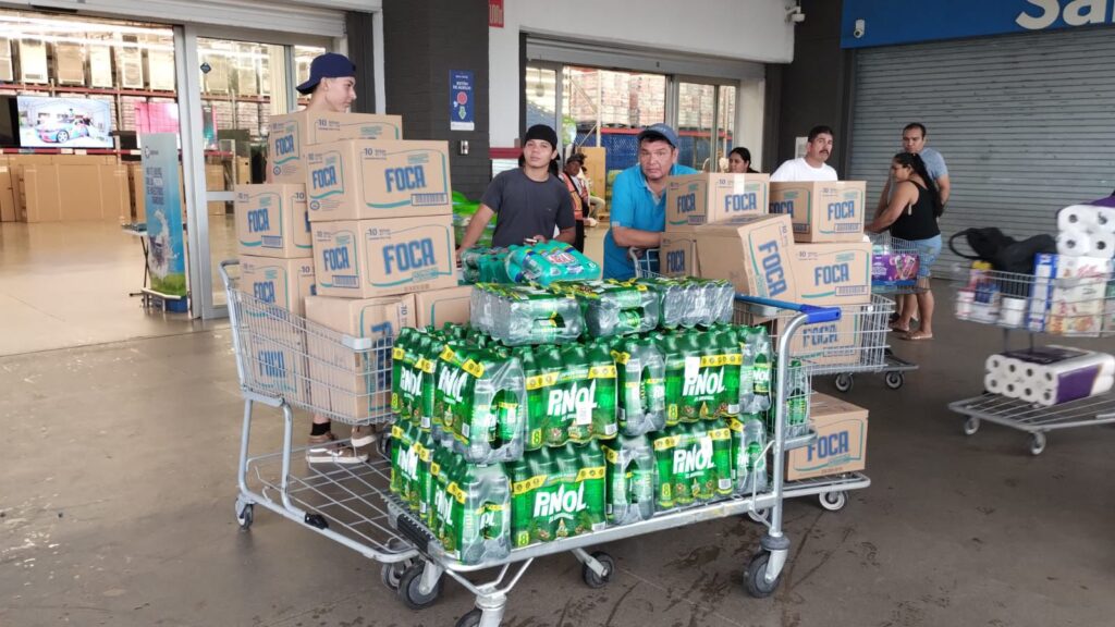 Lidera Fundación Alas de Águila entrega de apoyos a familias afectadas por las lluvias