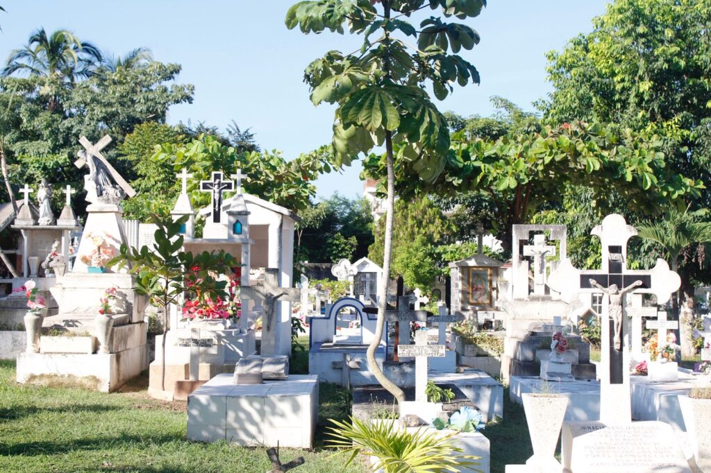 Listos panteones para recibir el Día de Muertos en Puerto Vallarta