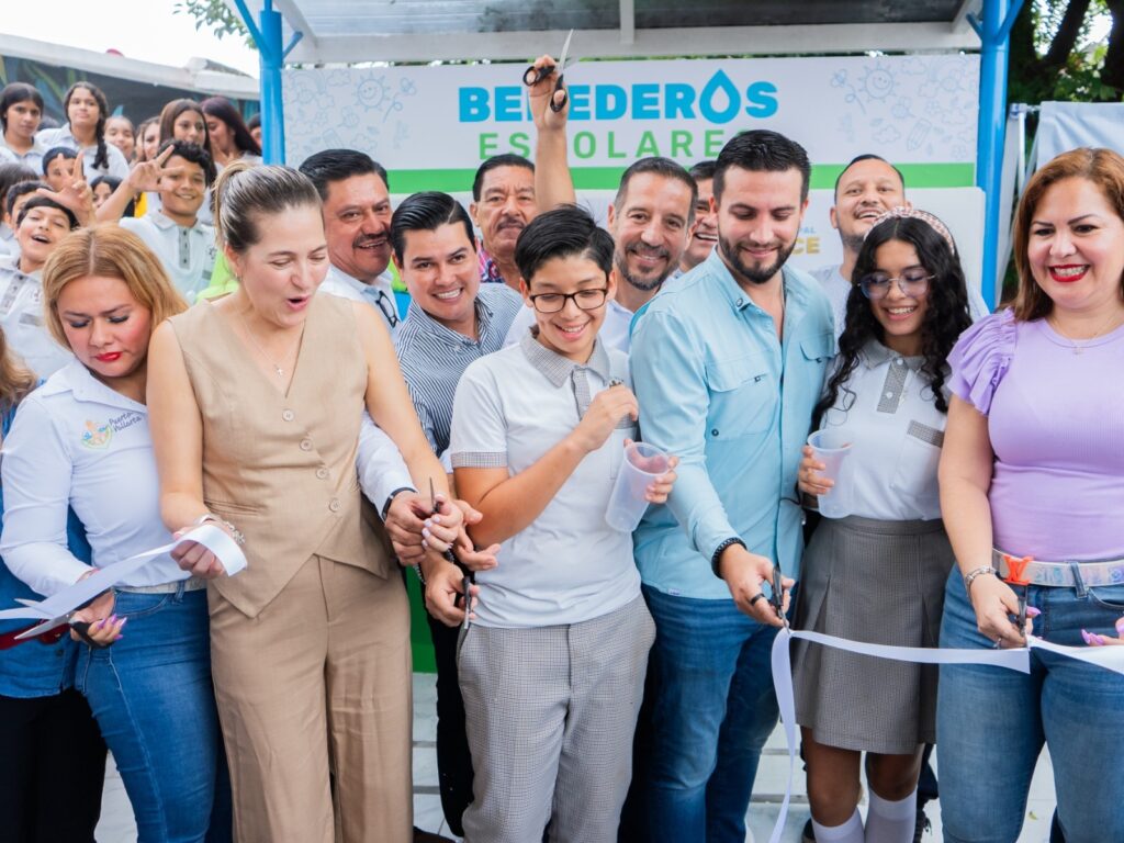 Arranca alcalde programa de bebederos escolares