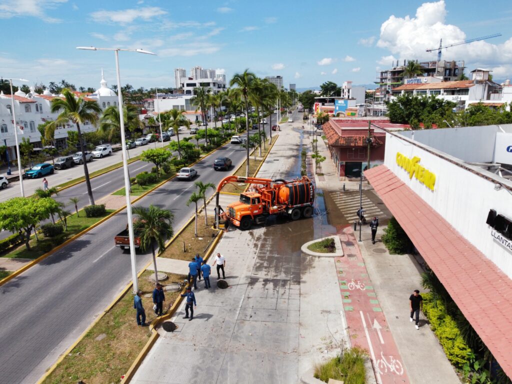 SEAPAL Vallarta refuerza acciones ante alto oleaje