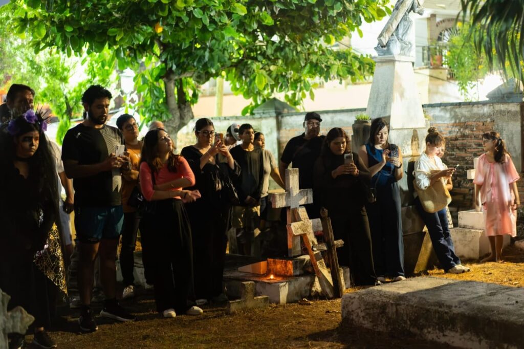 “Voces del Más Allá” y leyendas dieron vida al Panteón 5 de Diciembre