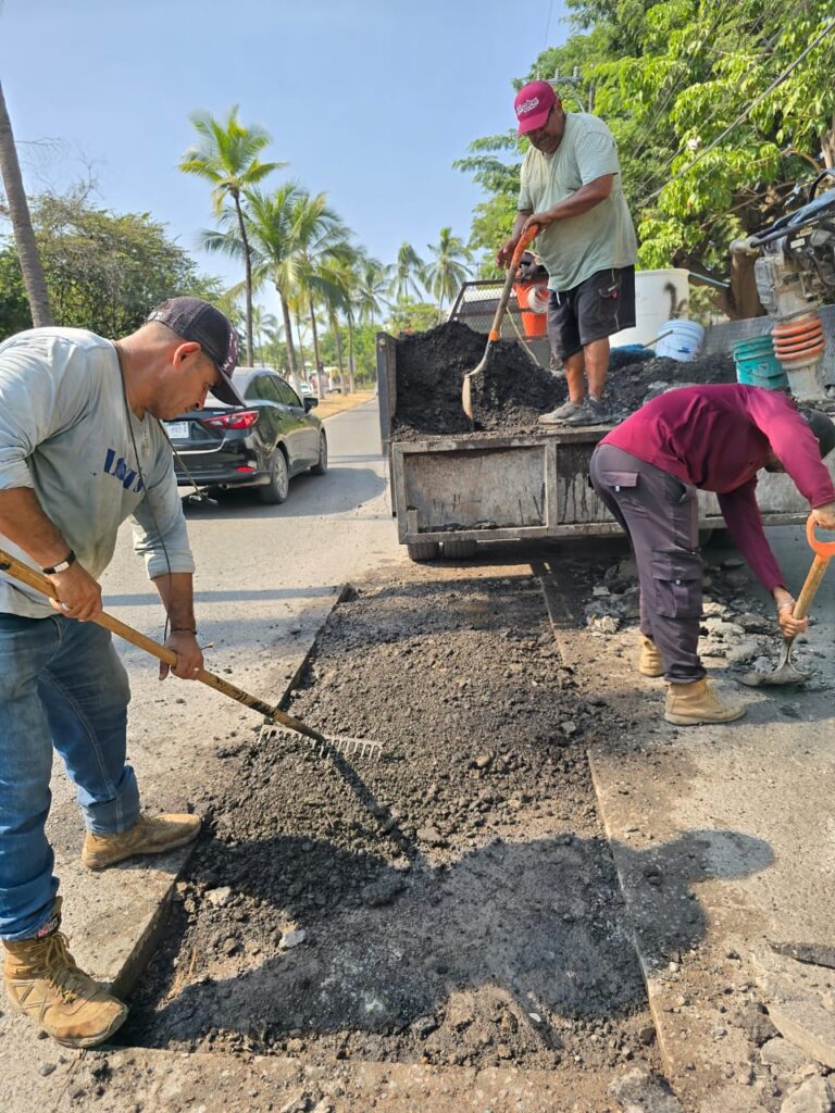 Gobierno del Bien continúa con obras de bacheo en la ciudad