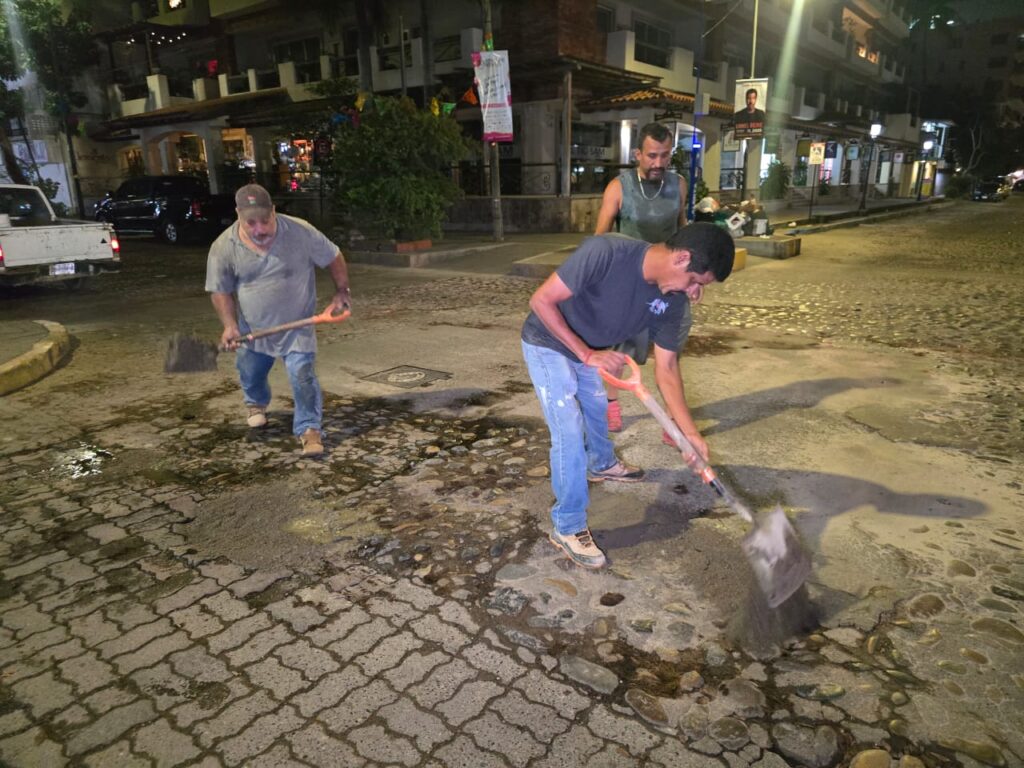Bachean de madrugada para evitar tráfico vehIcular en el centro