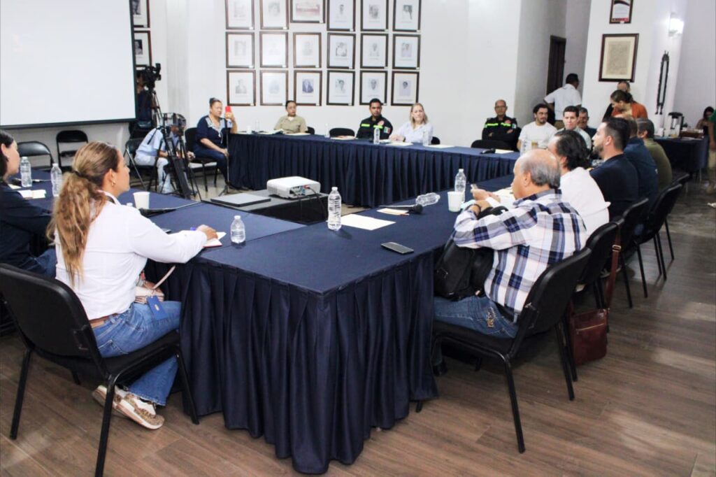 Alcalde Luis Munguía renueva compromiso con la preservación de playas limpias