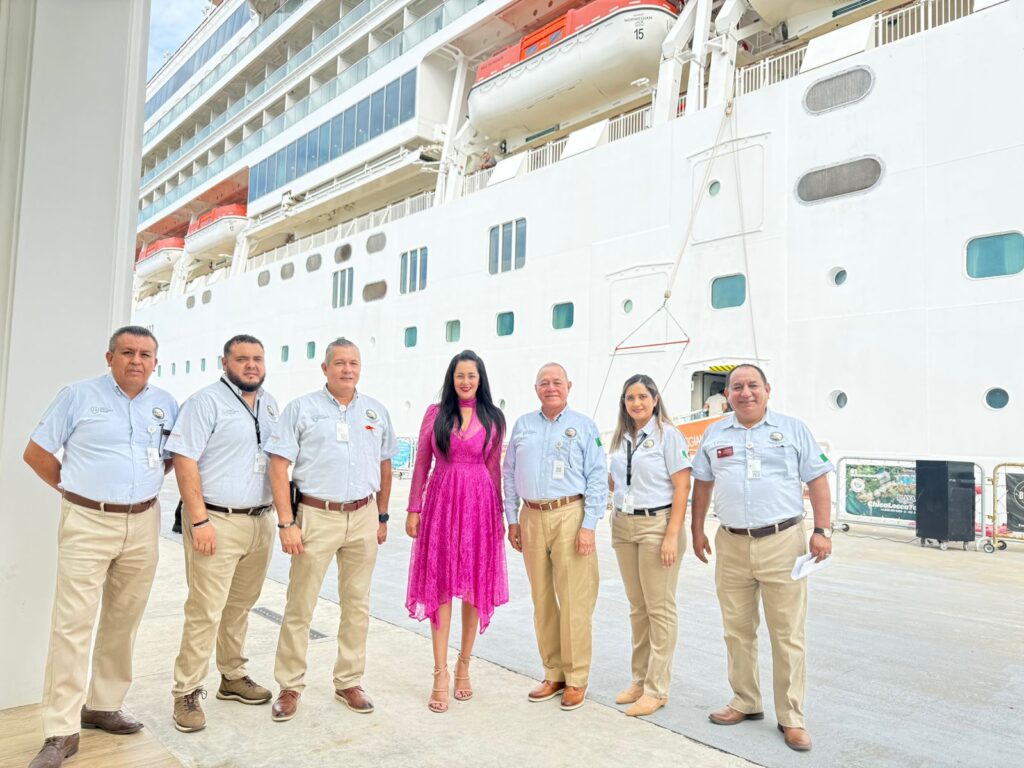 Celebra Munguía la llegada del pasajero un millón del 2025 en crucero