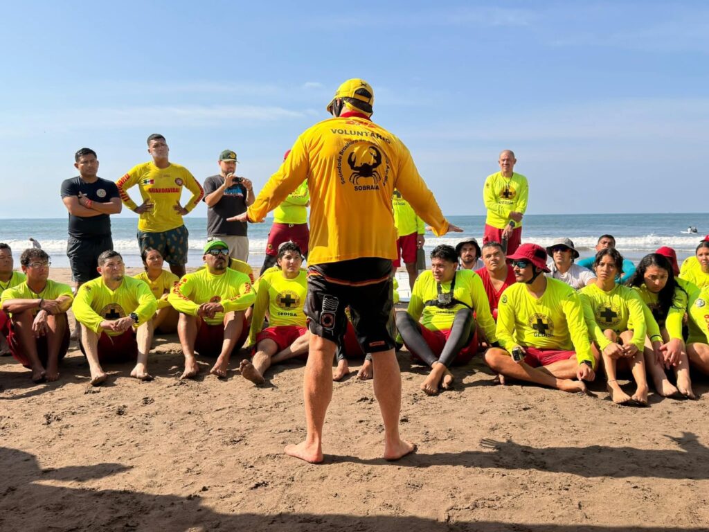 Entrenamiento internacional eleva la seguridad en playas de Puerto Vallarta