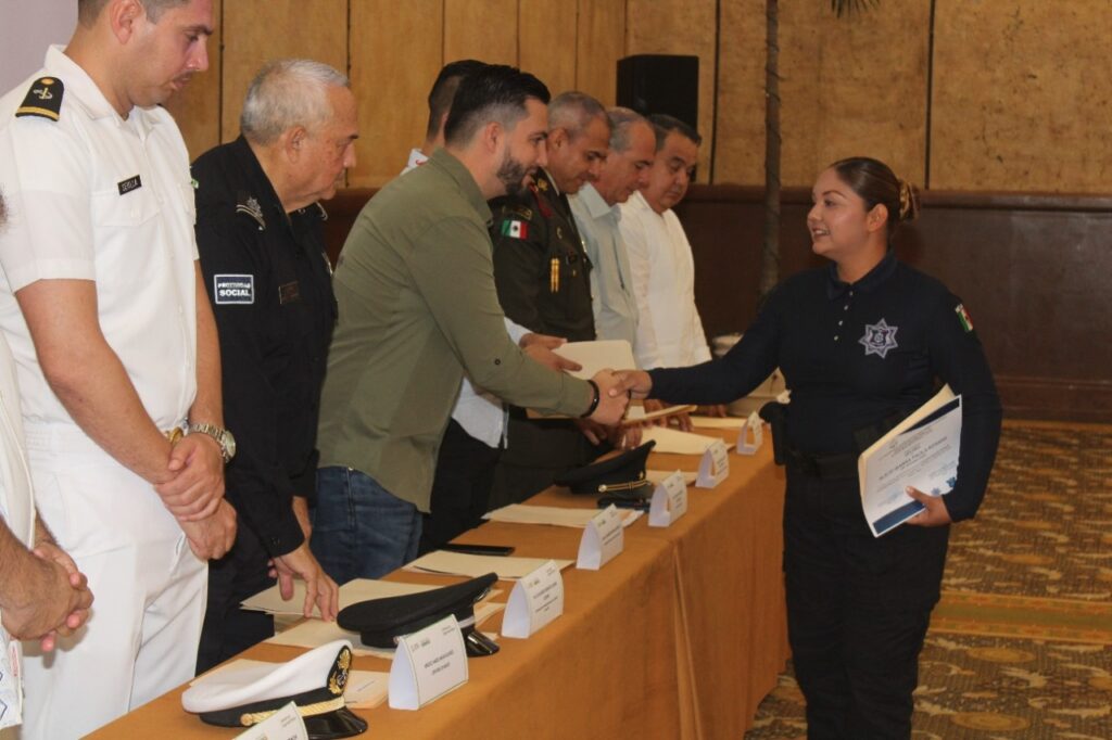 Nueva generación de la academia de policías se integra al servicio de la ciudad