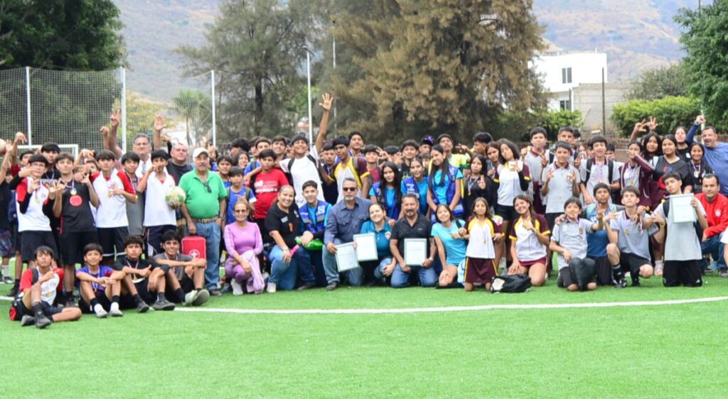 Jóvenes de Puerto Vallarta participan en torneo de fútbol en Ixtlán de Río, Nayarit