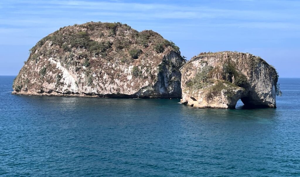 Gobierno del Bien impulsa protección legal de los Arcos de Mismaloya