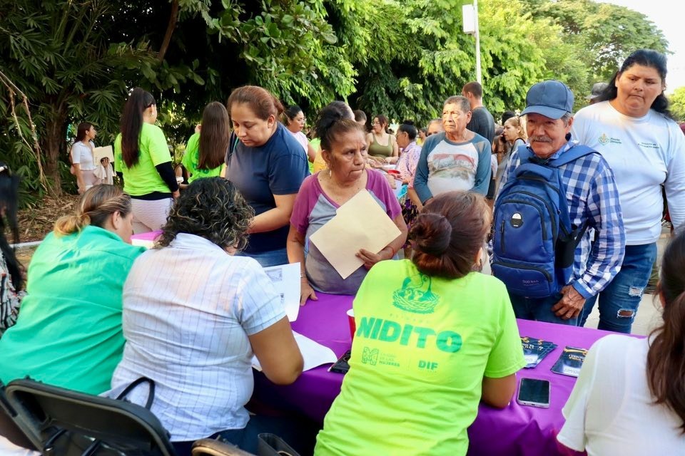DIF Vallarta acerca servicios con la brigada “Nidito” en Volcanes